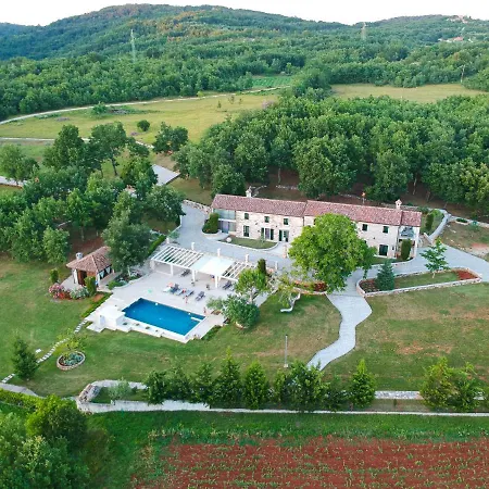 Alojamento de Acomodação e Pequeno-almoço Stancija Ruseti 5*