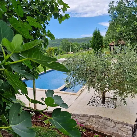 B&B Stancija Ruseti 5*