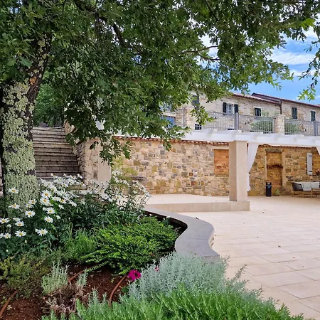 B&B Stancija Ruseti 5*